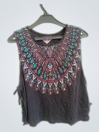 UNDIZ Sleeveless Fringed Top