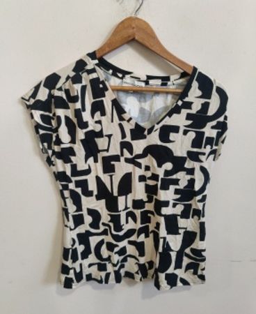 ANDCOWOMAN Black and White Patterned Top