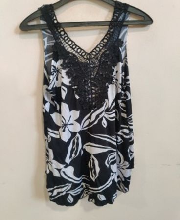 Floral Print Lace Overlay Sleeveless Top