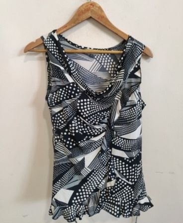 Woman XL Black and White Patterned Top