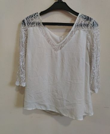 Camateu White Lace Trimmed Blouse