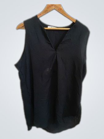 Piazza Italia Black Sleeveless V-Neck Top