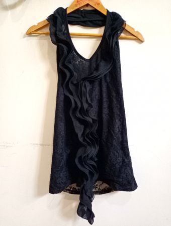 EXQUISS S Black Lace Ruffle Halter Top