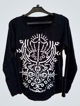 Schwarz Langarmshirt mit weißem Grafikdruck