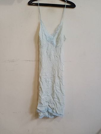 Hellblaues Spaghetti-Träger-Kleid