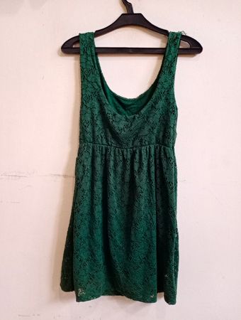 Grünes Spitzenkleid