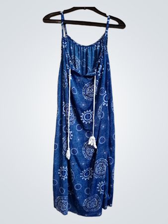 Maxikleid mit blauen Paisleymuster und Spaghettiträgern