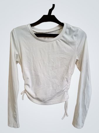 Weißes Rüschenshirt mit langen Ärmeln