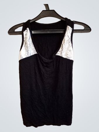 Schwarzes Tanktop mit silbernen Pailletten