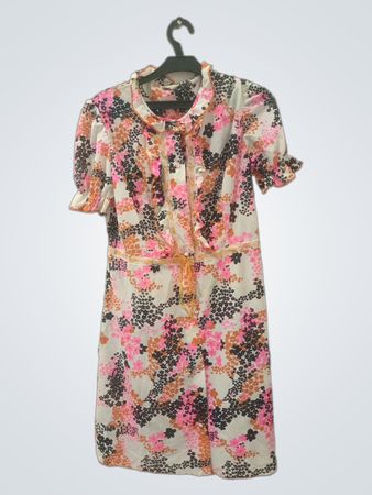Blumenmuster-Kleid