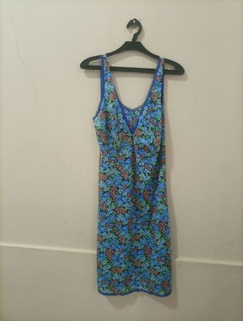 Blaues Blumenmuster Slipkleid