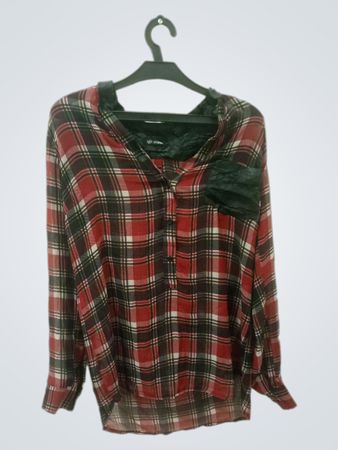 Rot und schwarzes Karomuster Shirt