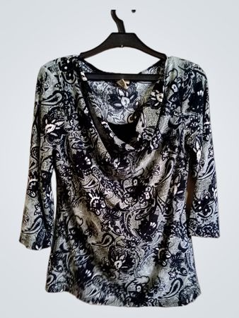 Bebe Black & White Paisley Print Cowl Neck 3/4 Sleeve Top
