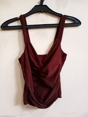 Verdrehtes Front-Trägershirt