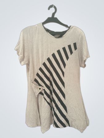 Naveed T-Shirt mit diagonalem Streifendetail