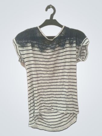 Yessic gestreiftes T-Shirt mit Spitzenakzenten