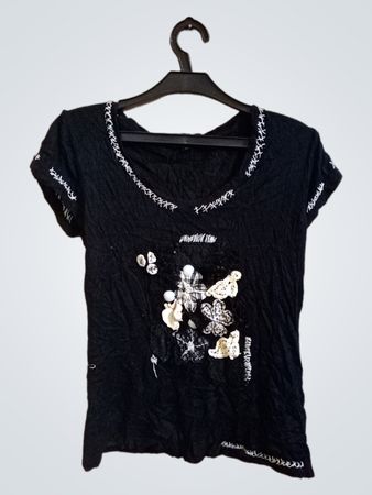 TRICOTTO schwarzes T-Shirt mit Applikation und Stickerei