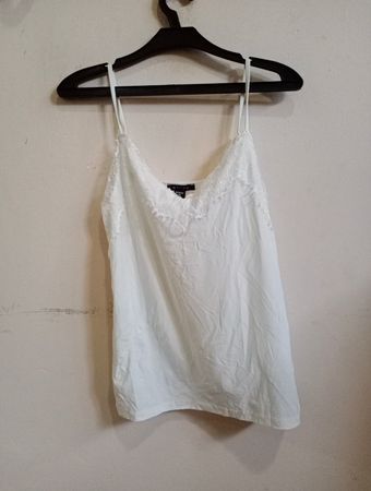 AMISU Weißer Spitzensaum Cami