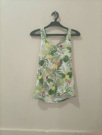 Weißes Tanktop mit tropischem Druck