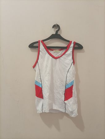 EI SHUANG Tanktop mit weißen und roten Akzenten