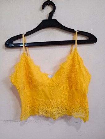 AMISU Gelbes Spitzen-Cami-Top
