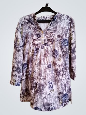 Damenshirt mit Blumenmuster