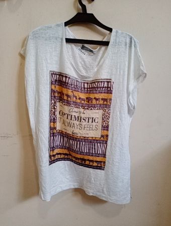 Geisha "Wähle, optimistisch zu sein, es fühlt sich immer besser an" T-Shirt