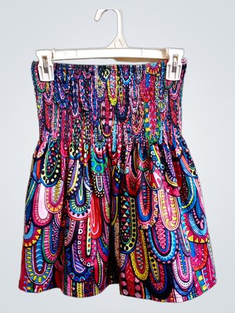 Trägerloses Smock-Waist-Minikleid mit buntem Druck