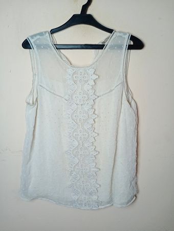 Orsay Ärmellose Bluse mit Spitzendetails