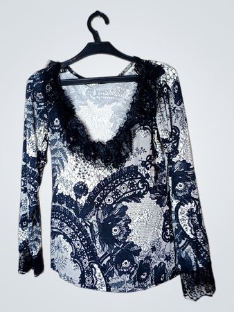 Langärmlige Bluse mit Spitzenbesatz