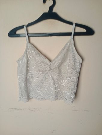 Weißes Spitzen-Cami-Top