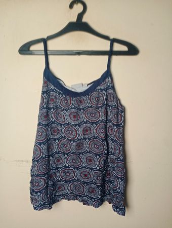 Blaues Motion Tanktop mit kreisförmigem Muster