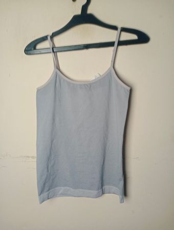 Hellblau gestreiftes Top