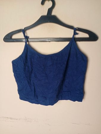 Blaues Crop Top