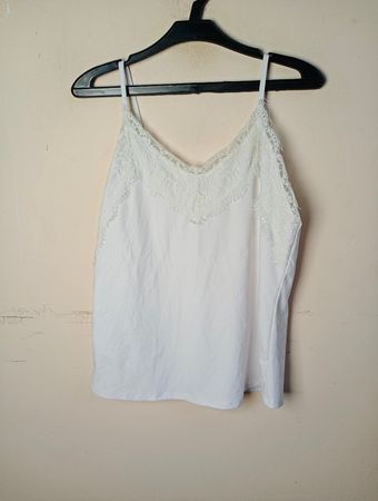 NENN MICH NICHT Jennyfer Weißer Spitzenbesatz Cami-Top