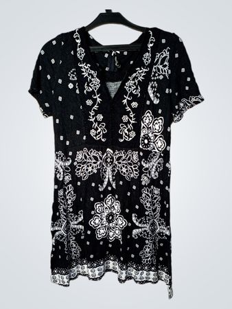 Moon mit Liebe schwarzes Kleid mit weißem Blumenmuster