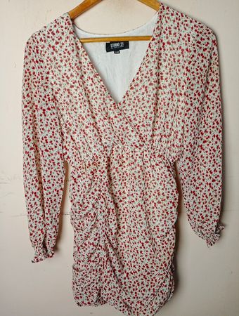STUDIO 21 Damen Rotes Blumendruck Raffung V-Ausschnitt Mini Kleid