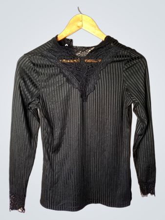 Schwarzes gestreiftes Spitzenbesatz Oberteil mit Mock Neck und langen Ärmeln