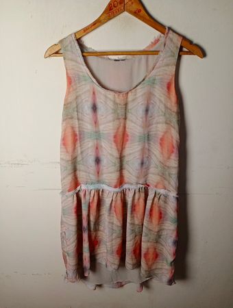 Ärmelloses Kleid mit abstraktem Druck