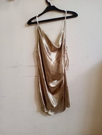 Gold Satin Kleid