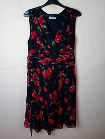 VEDAT Schwarzes Ärmelloses Midi-Kleid mit Rosenmuster