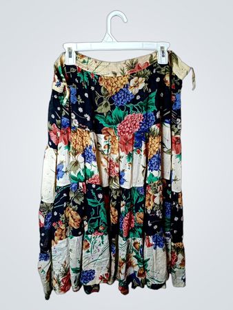 Stufenförmiger Floral-Patchwork-Maxikleid