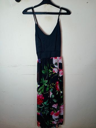 Bay Damen schwarzes Blumen-Maxikleid aus Italien