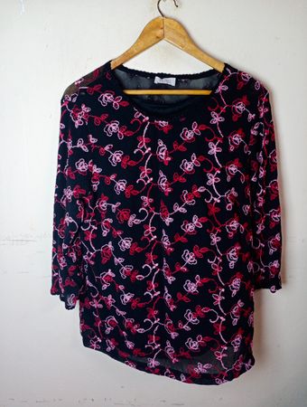 Berger du Nord Schwarzes Blumenmuster Transparentes Top