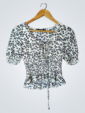 Jolio&Co Damen Schwarze Blütentop mit Smock