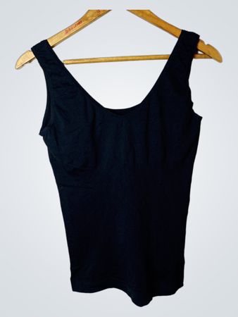 Schwarzes ärmelloses Tanktop