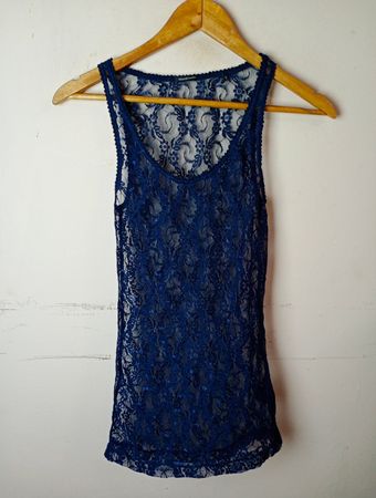 Maison Scotch Blau Spitzen-Top