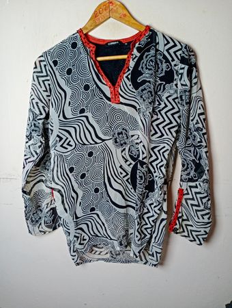 Corinna Damen Schwarz-weiß bedrucktes Langarmshirt