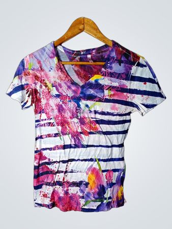 Kiara Damen V-Ausschnitt T-Shirt mit Floral- und Streifenmuster