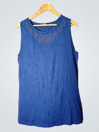 Bonita Blue ärmelloses Top mit Nieten-Ausschnitt